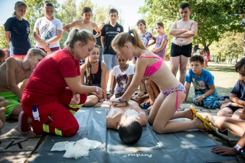 mentők, rendőrök02